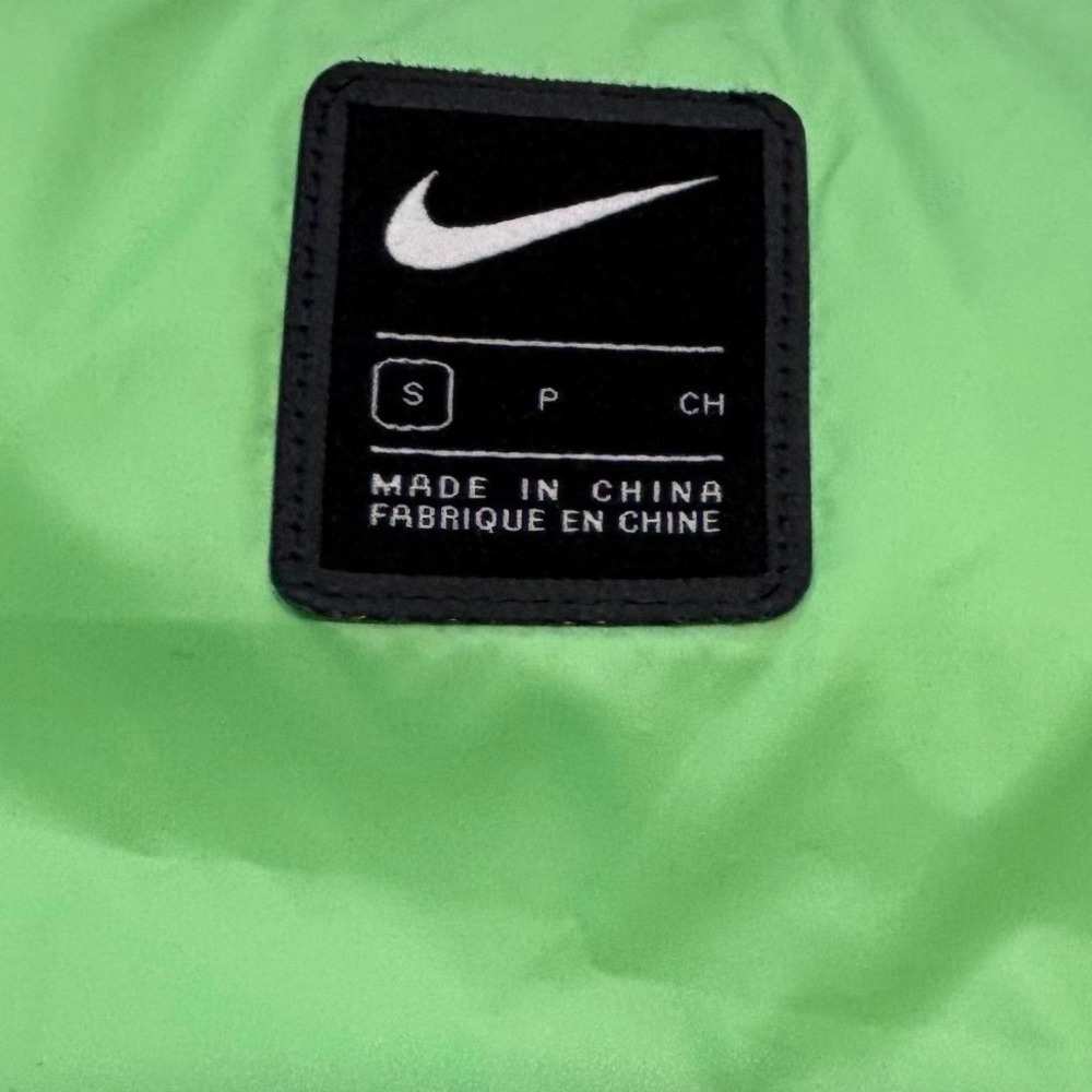 Nike City Ready Womens Cropped Puffer Vest Only Lime Green CJ4018-386 Size Small - Picture 4 of 7